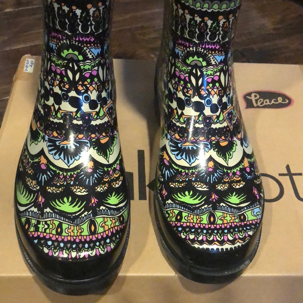Knee high Rain Boot BNIB